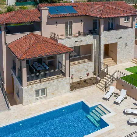 Villa San *